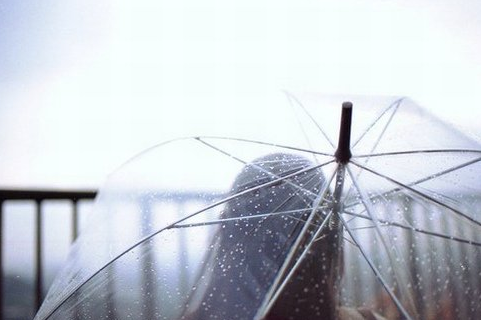 适合下雨天发的朋友圈说说 下雨天该怎么发朋友圈