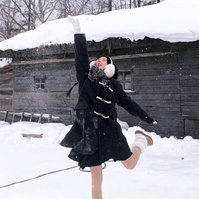 冰天雪地微信美少女头像 冬天需要些温暖的颜色