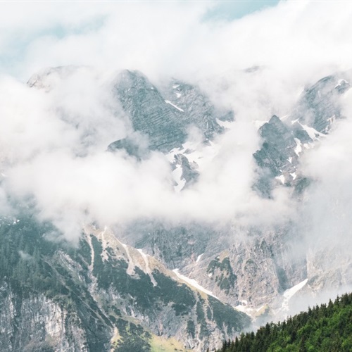 山林风景头像 雾气缭绕的山林图片_2