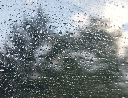 下班下雨被淋湿一身的说说 下班被雨淋湿很狼狈的句子